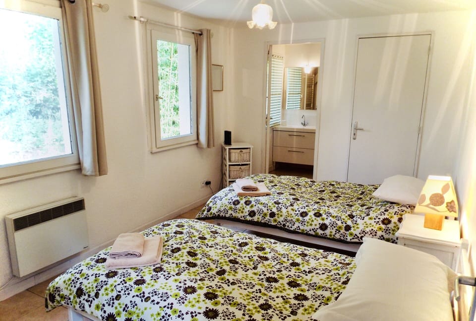 Twin Bedroom 2