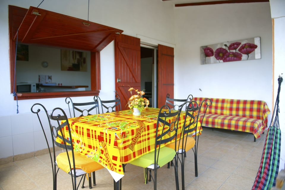 Dining / Restaurant