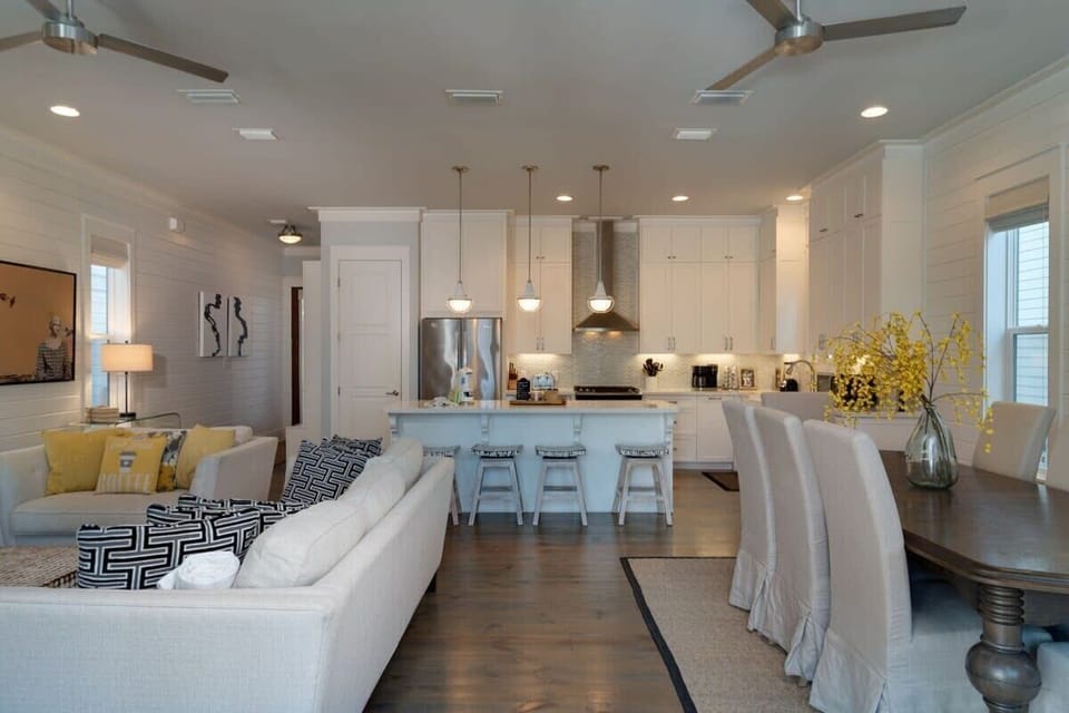 Open Floor Plan!