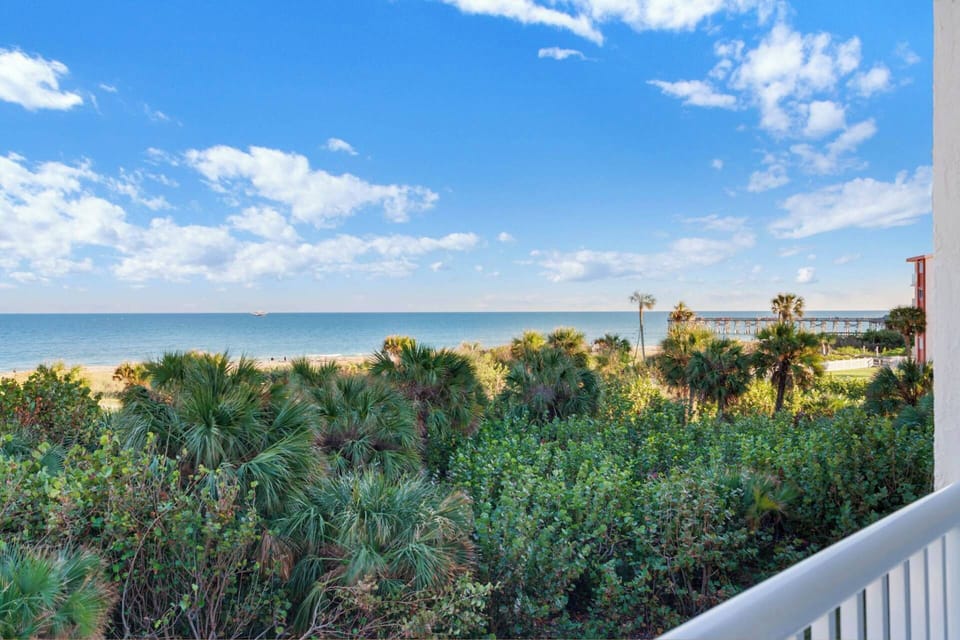 Oceanfront Patio! (Floor assigned at check-in, View May Vary Based on Floor)