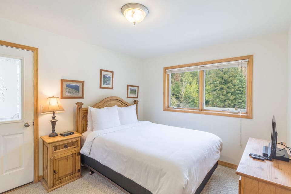 Spacious Queen Bedroom with Balcony