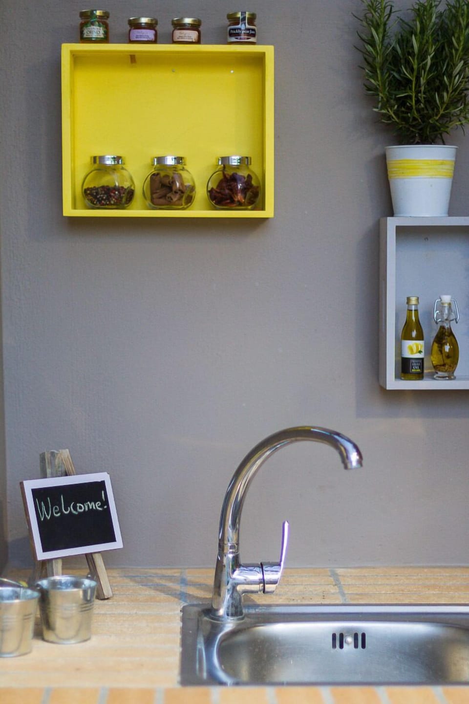 A mini bar and a fridge are available on the first floor.