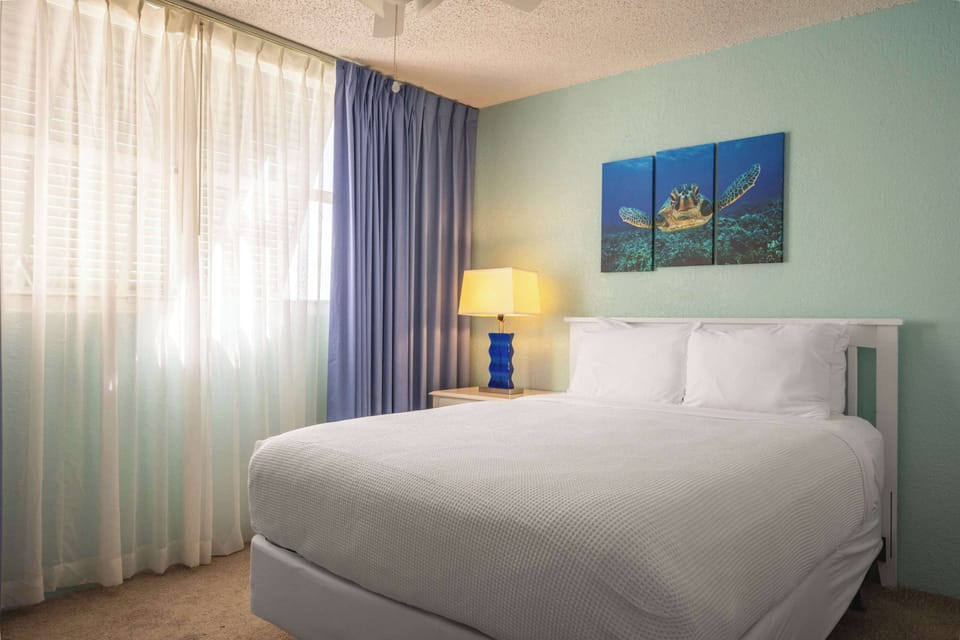 Bedroom 2 - Queen bed