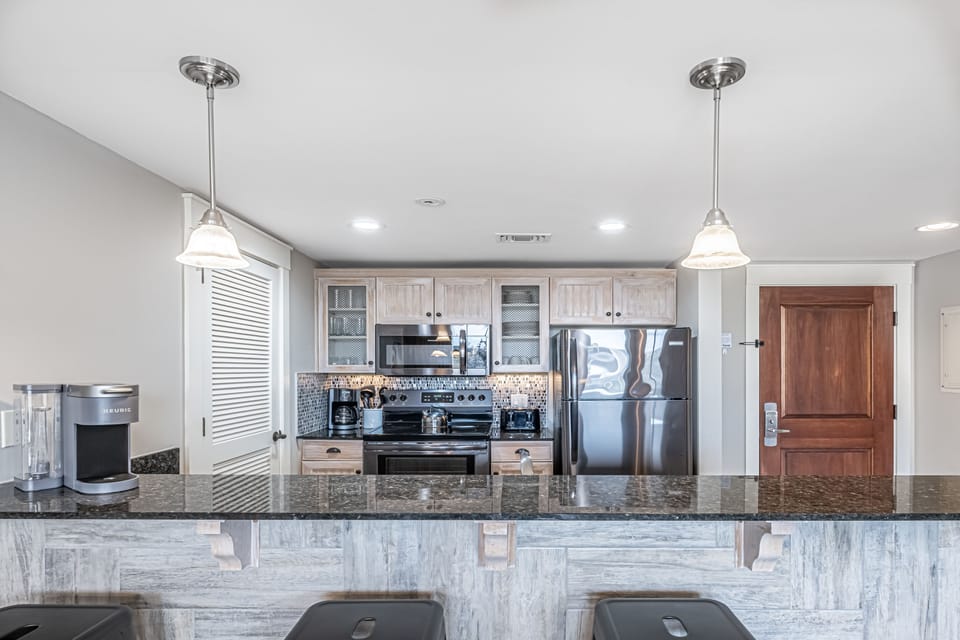 Kitchen with Breakfast Bar