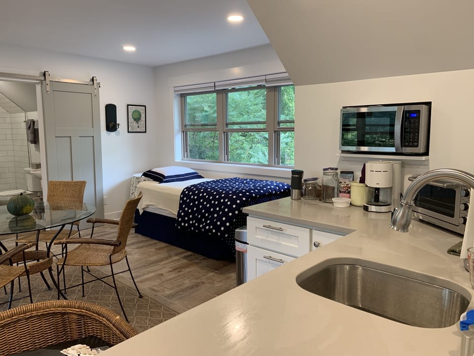 Pine Nut Single Daybed and Dining Table for 4
