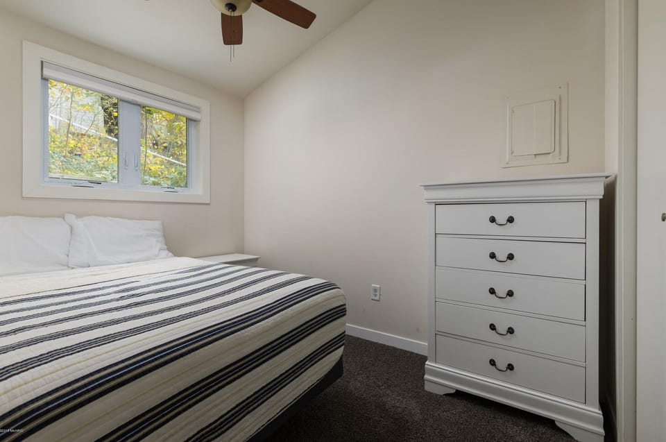 Upper bedroom with queen bed