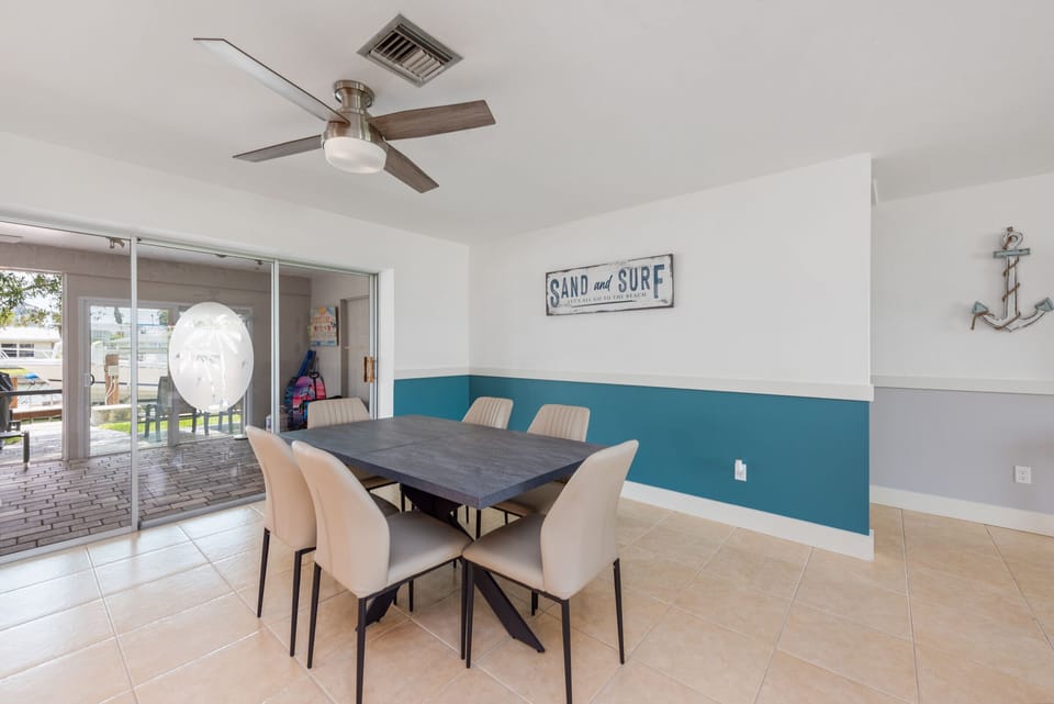 Dining table that expands to seat 8