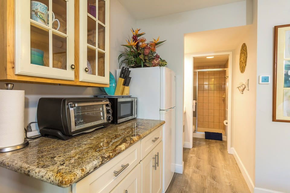 Woke up early? Cook your morning breakfast in the convenient kitchenette.