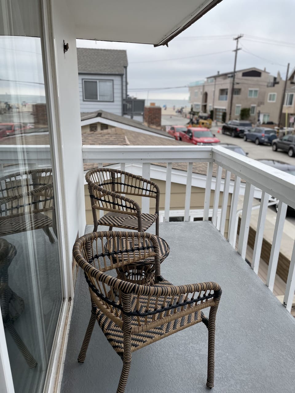 This is the left side of balcony.  Ocean view, bbq, great breeze!