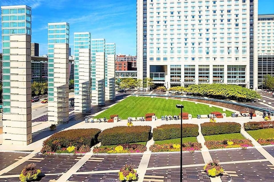 Walking distance to McCormick Place and Wintrust Arena