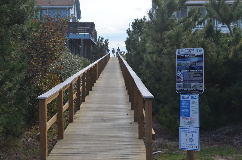 Beach access boardwalk