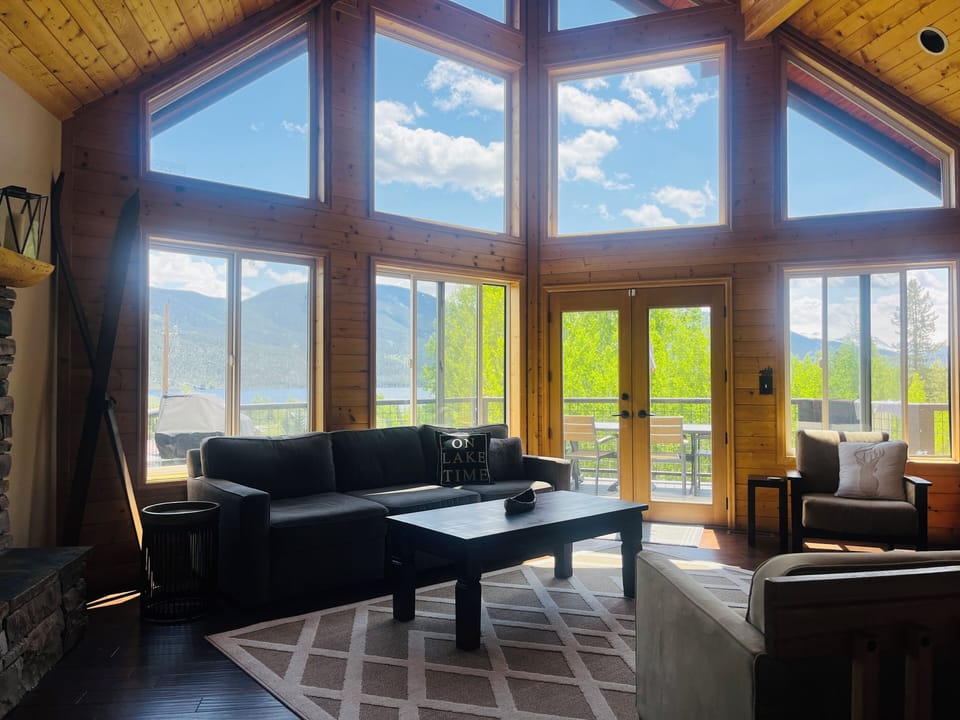 Main living room with lake and mountain views.