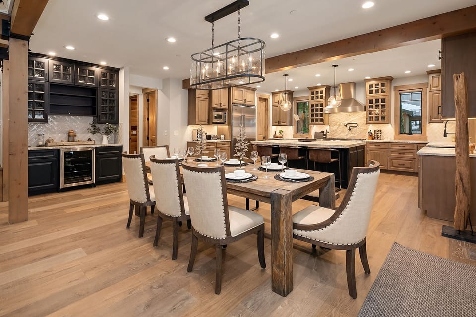 Dreamers Lodge: - Seating for 8 at the large dining table, with additional seating for 5 around the kitchen island.