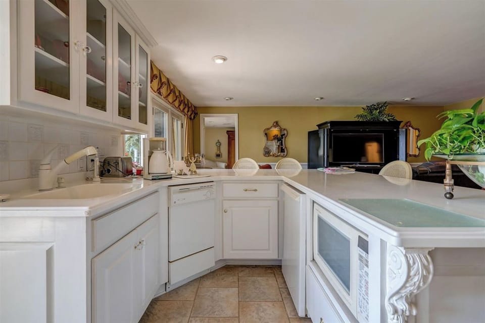 Lower Level kitchenette area