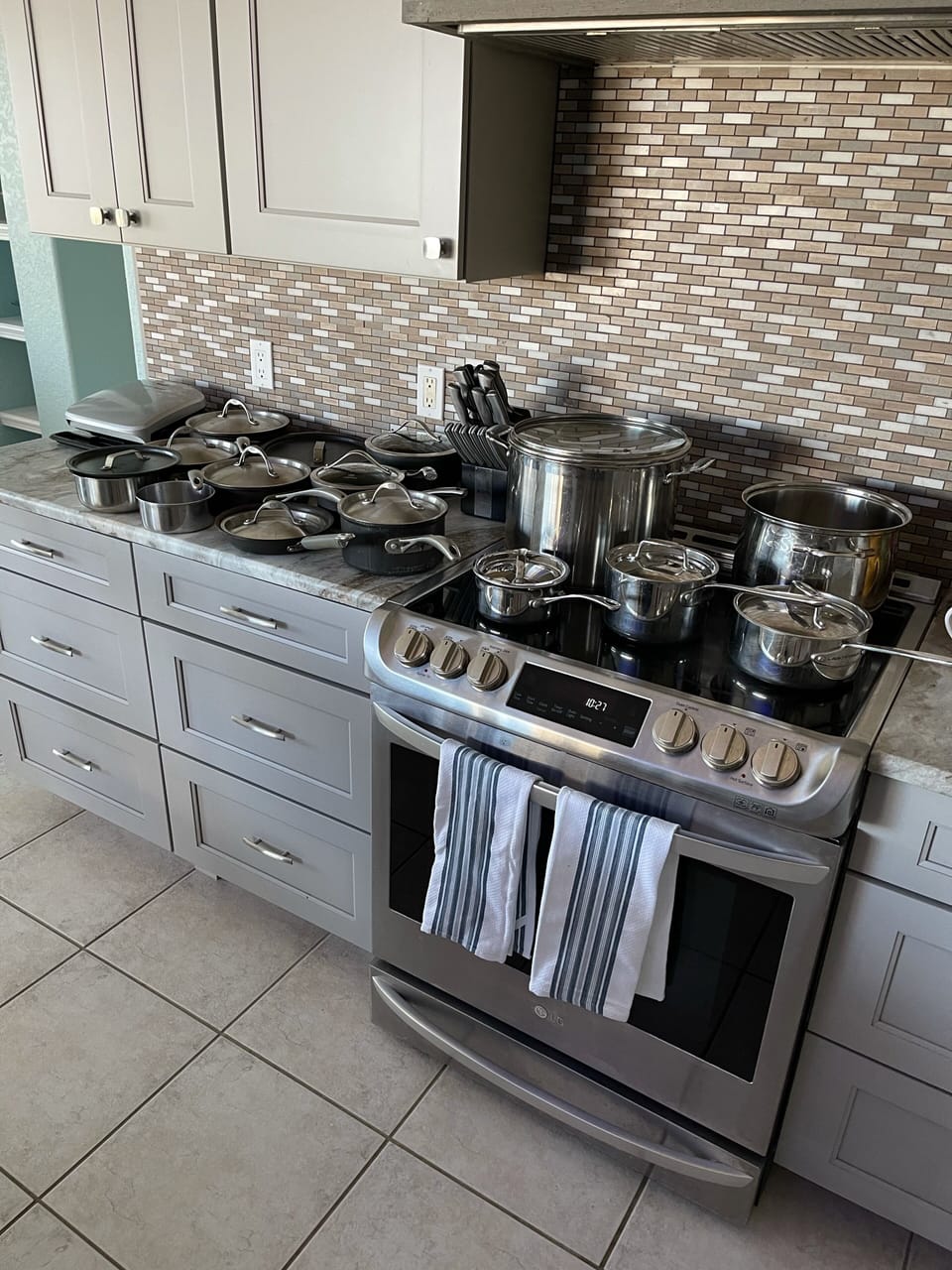 Gourmet kitchen pots and pans
