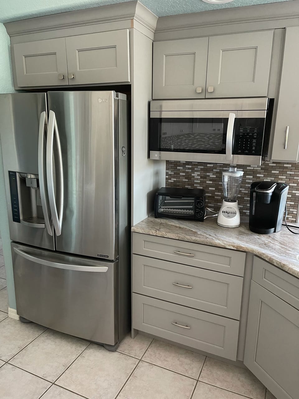Yes we have a microwave, Keurig, blender and toaster oven 