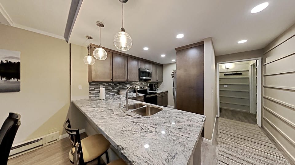 Gorgeous Bright Fully-Equipped Kitchen