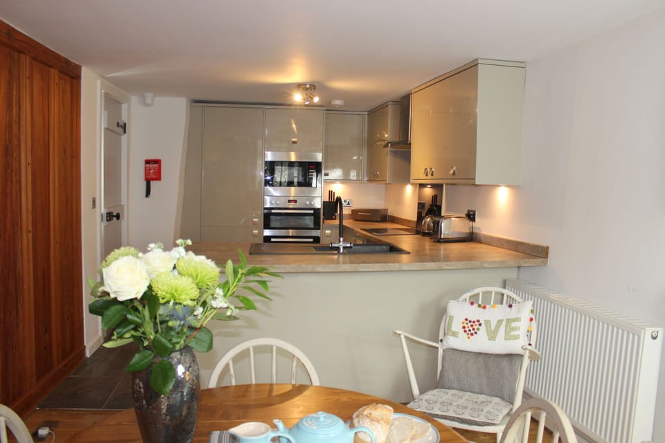 Dining Area and kitchen at Merchants Rise