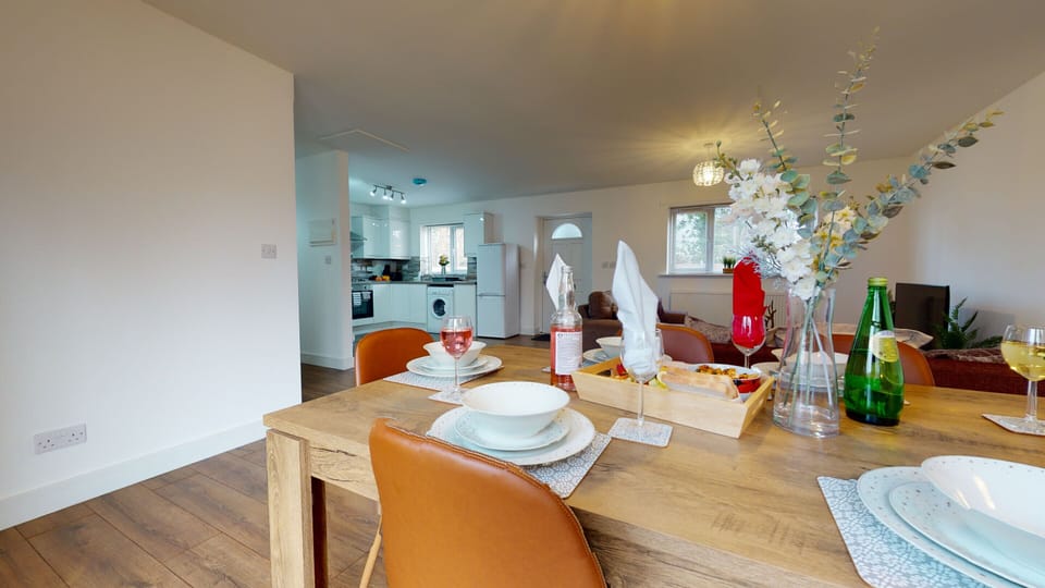 Spacious open plan lounge/diner, table and 6 chairs with patio door to garden