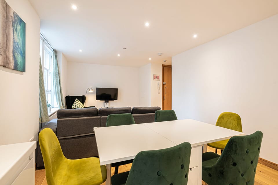 Living Room / Lounge