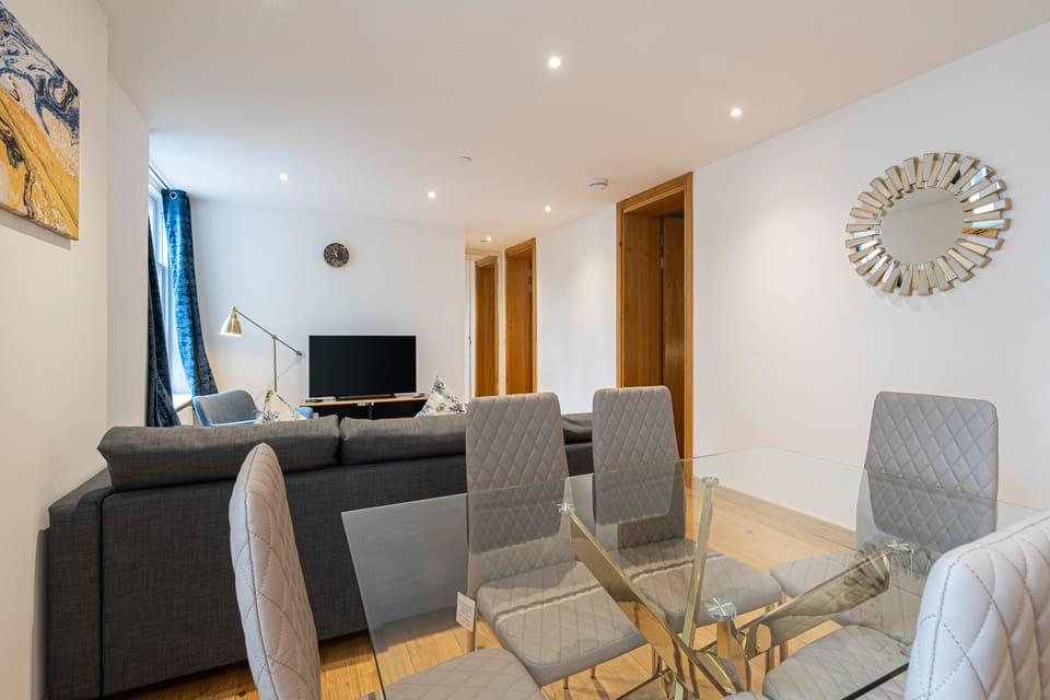 Living Room / Lounge