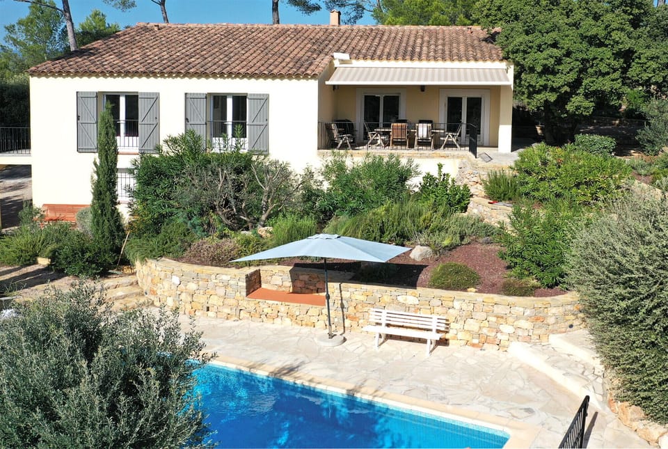 Villa Sygu with heated pool, panoramic views, and fenced grounds near Lorgues, Provence