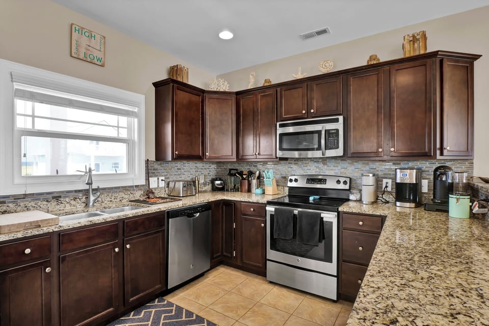 Main Level - Full Kitchen