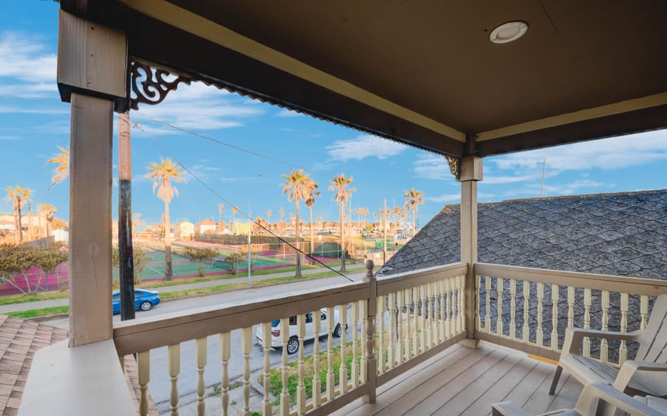 The upstairs balcony is perfect for enjoy your morning coffee.