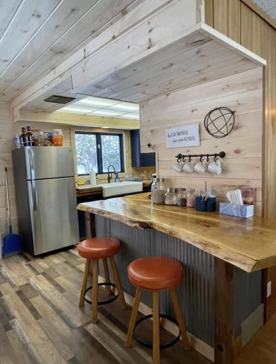 Kitchen - Breakfast Bar 