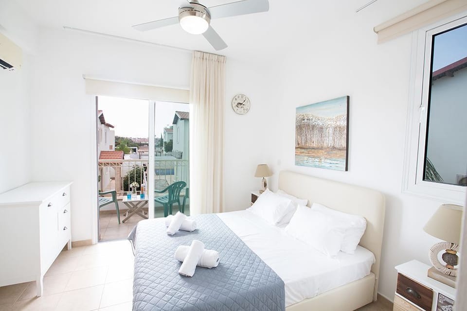 Master Bedroom with en suite bathroom, double bed and balcony
