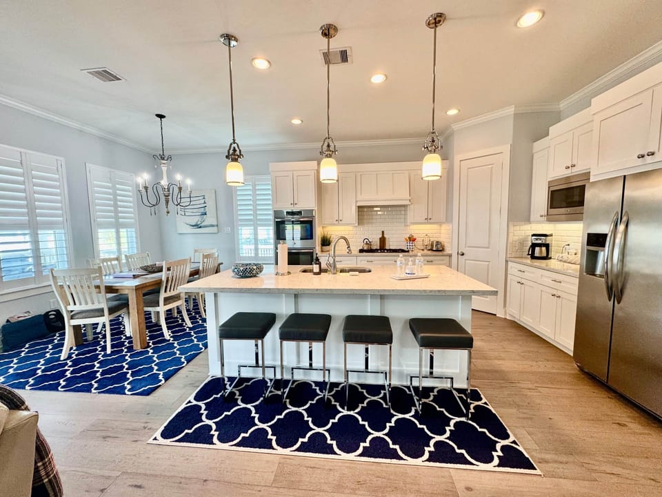 Open concept kitchen. Great entertaining space for every guests. 