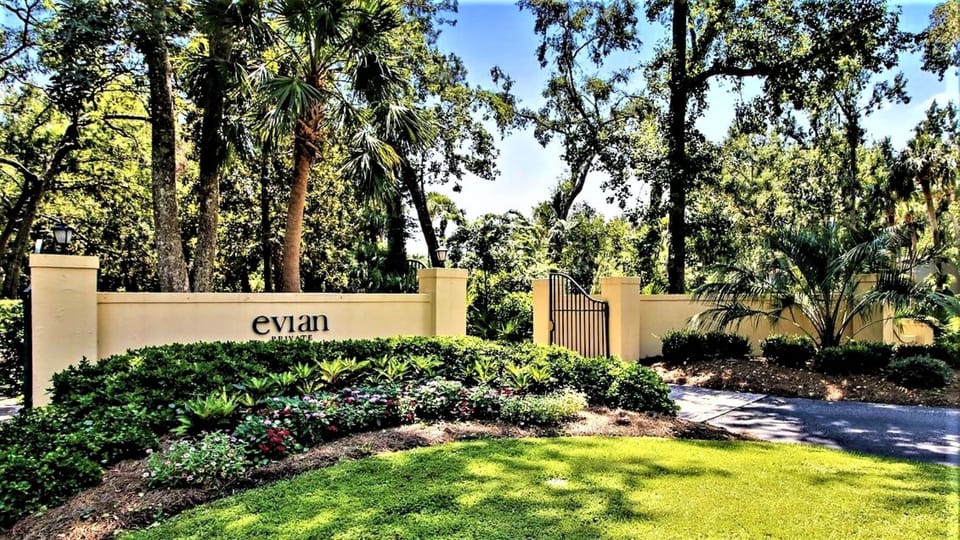 EVIAN - WELCOME TO ENCHANTING SUBTROPICAL PARADISE!  MOST DESIRED ISLAND COMPLEX