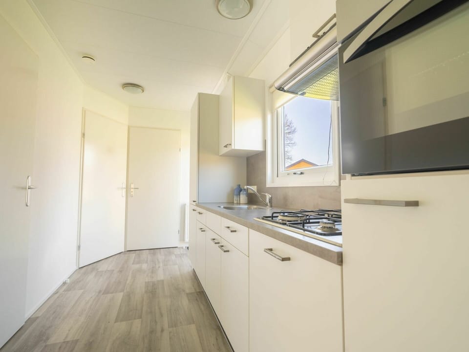 Lighting, Room, Floor, Wood, Property, Interior Design, White, Plumbing Fixture, Flooring, Ceiling