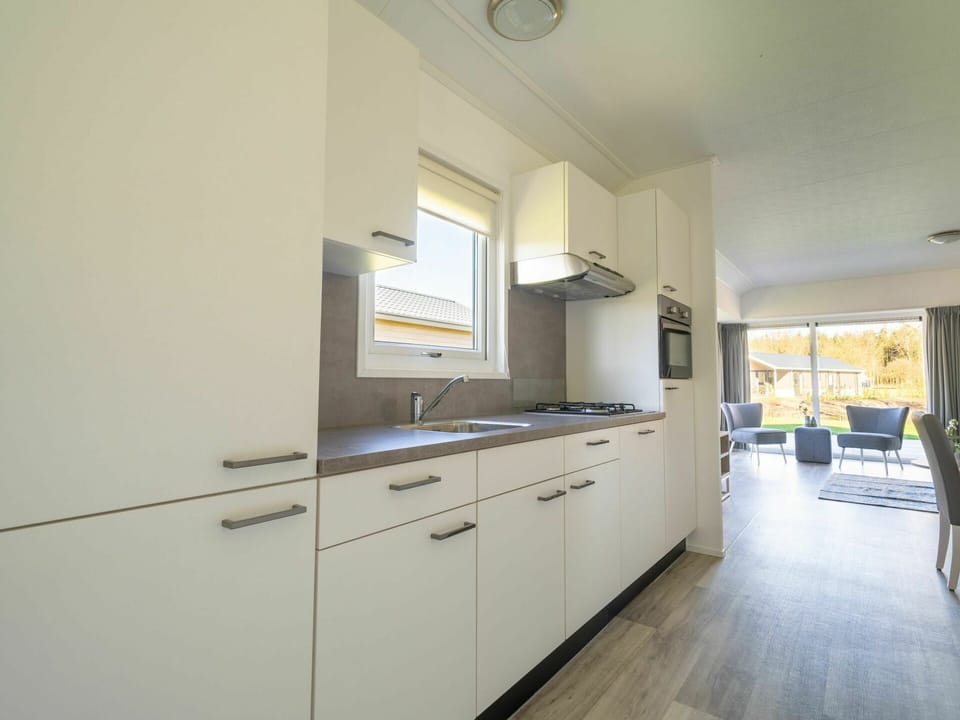 Lighting, Room, Interior Design, Floor, Property, Ceiling, Plumbing Fixture, Flooring, Major Appliance, Countertop
