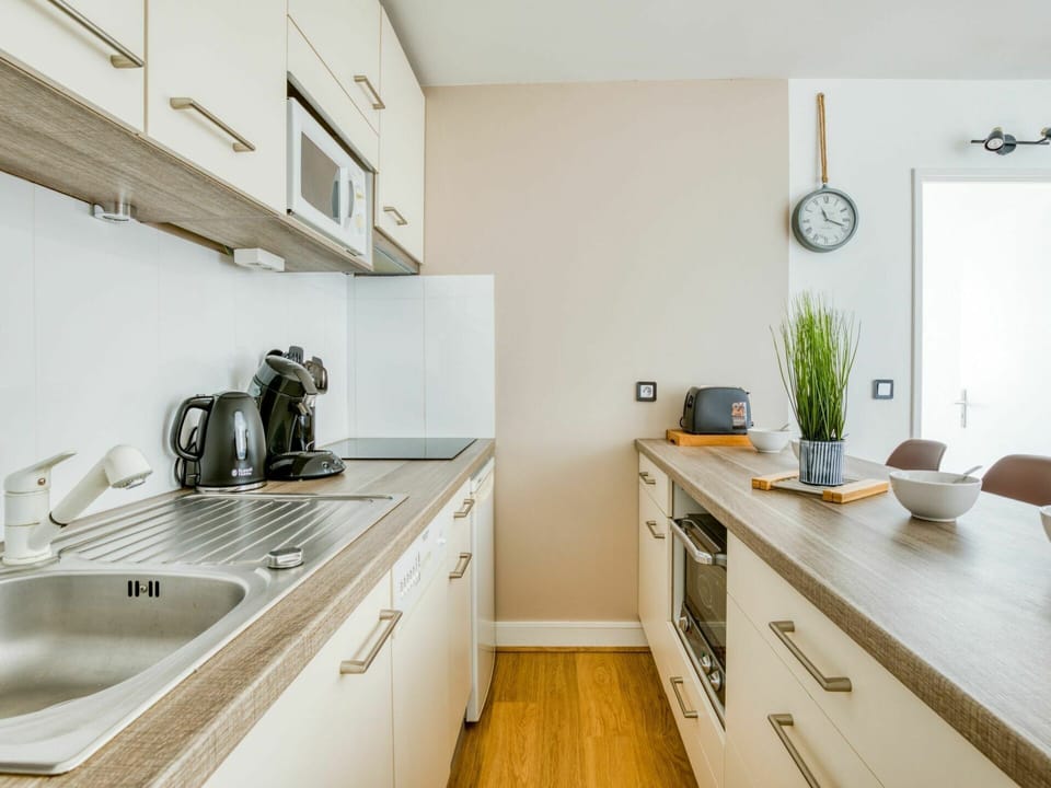 Cabinetry, Kitchen Sink, Property, Countertop, Furniture, Building, White, Sink, Kitchen, Kitchen Stove