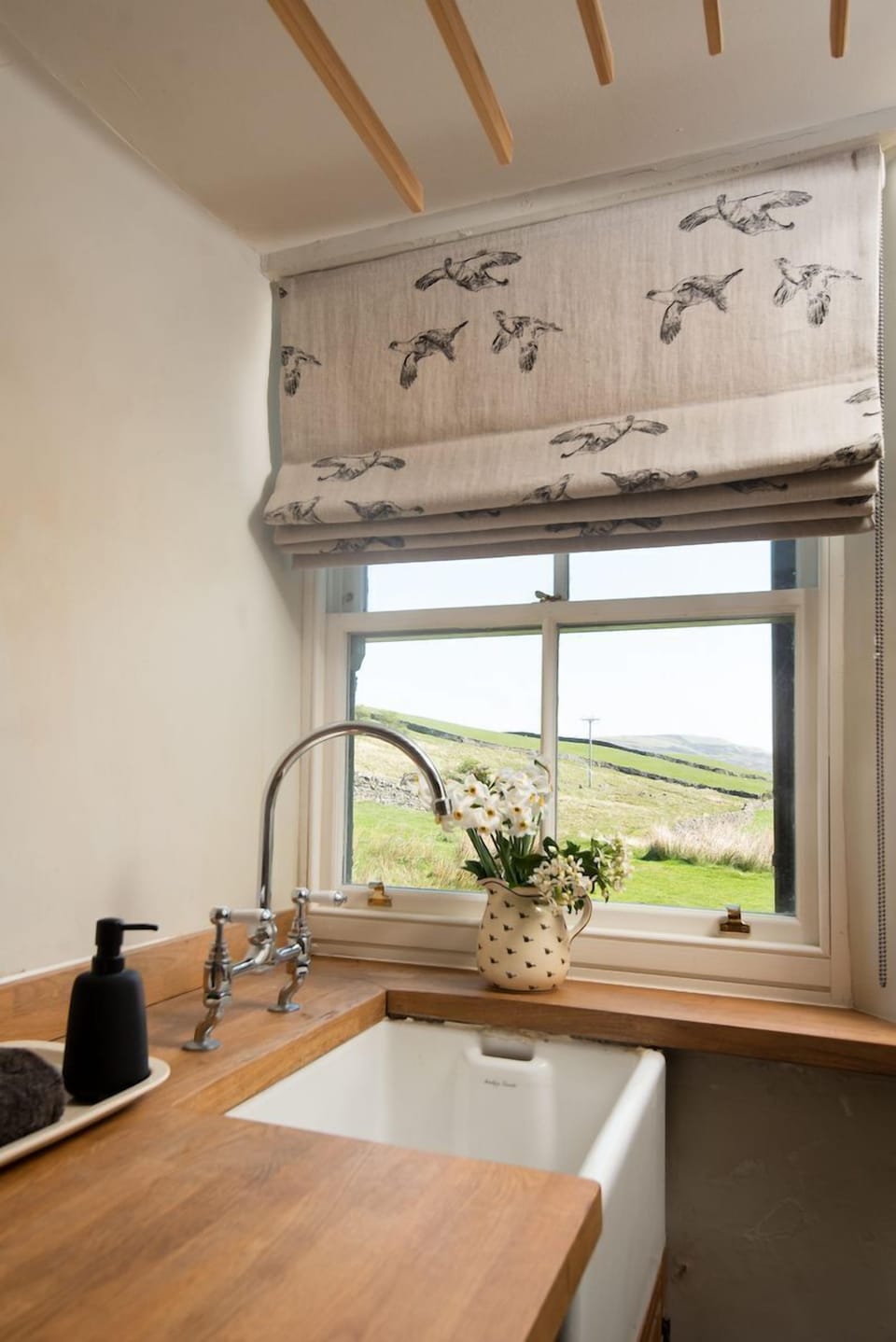 Heatherdene - utility/boot room with Belfast sink