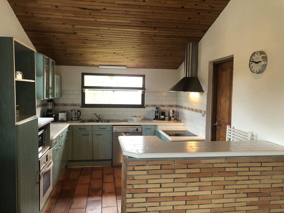 Well equipped kitchen. 