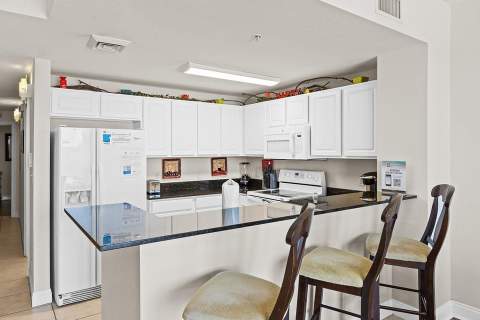 Kitchen with Breakfast Bar