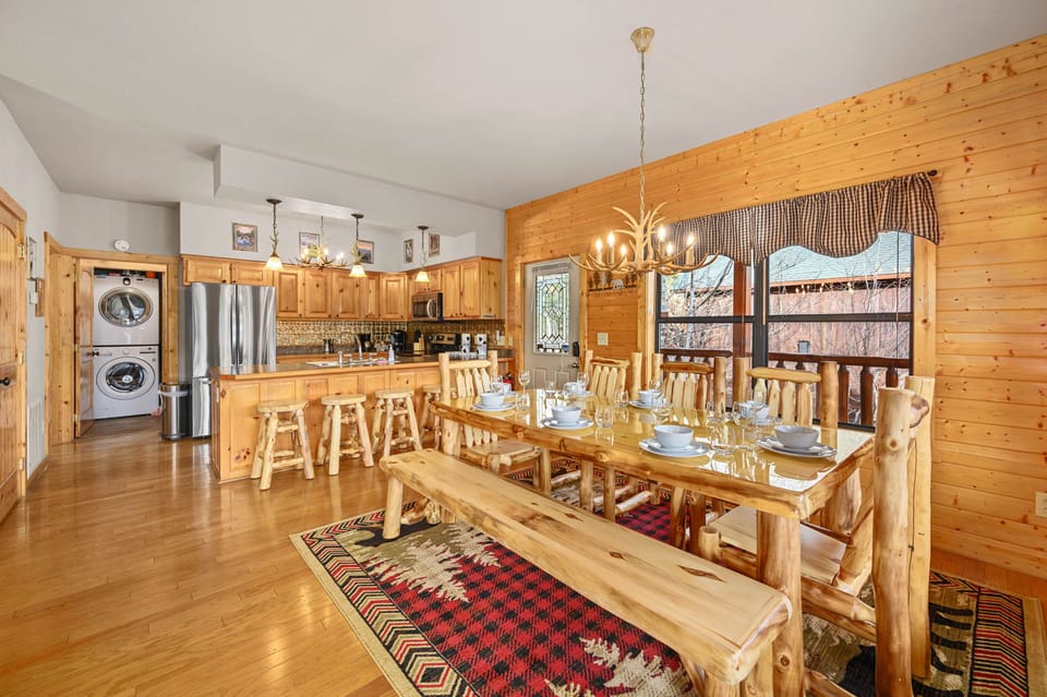 Great dining area with custom, hand carved log table & 4 log wood bar stools! 