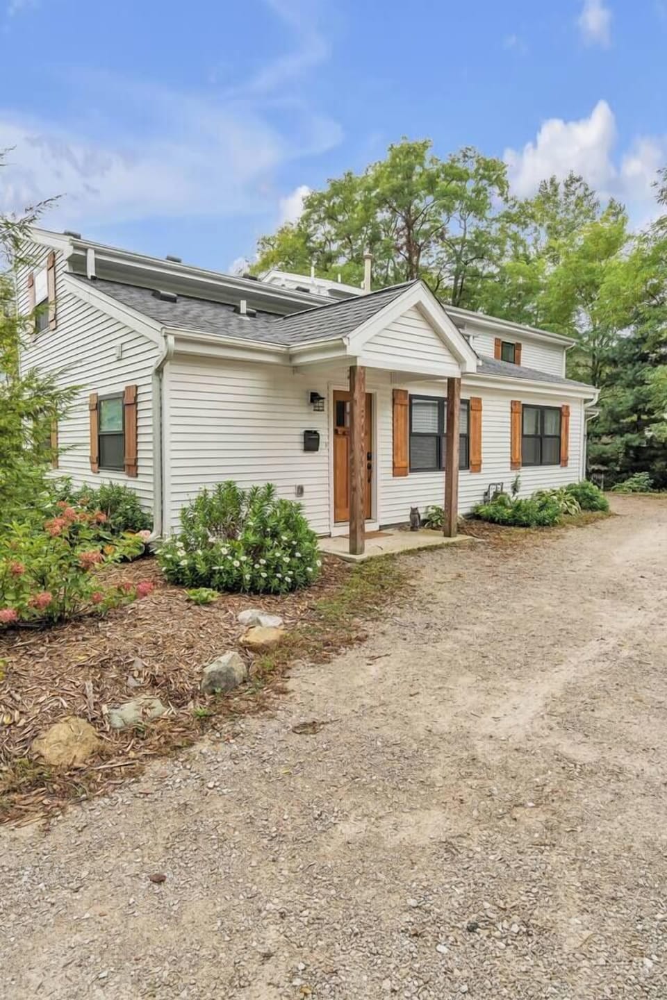 Arriving by car(s)? We've got plenty of parking space on the driveway and even one in the garage.