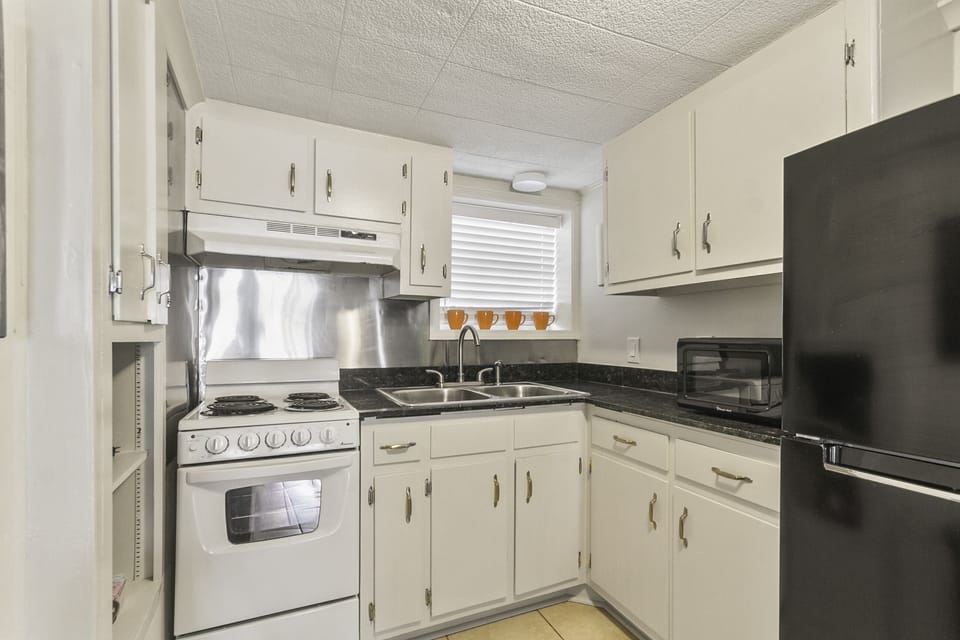Kitchen Area (2)