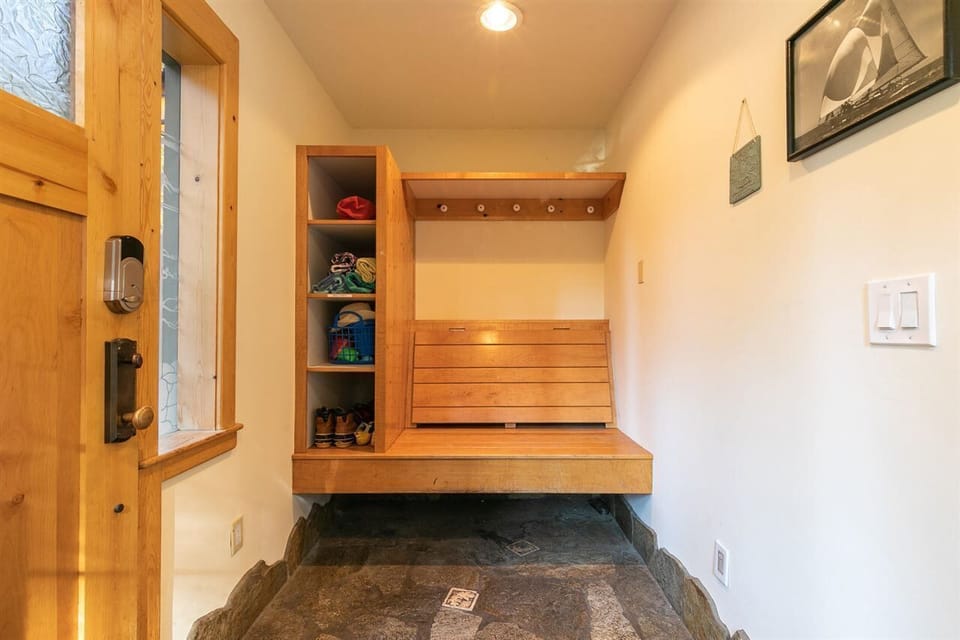 mudroom