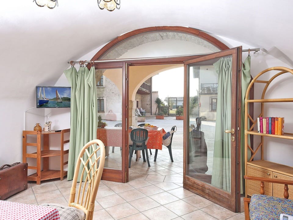 Furniture, Property, Table, Door, Wood, Architecture, Interior Design, Building, Comfort, Chair