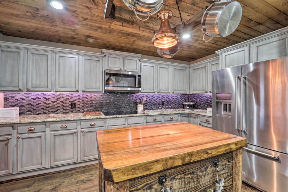 Fully Equipped Kitchen | Crock-Pot | Ice Maker