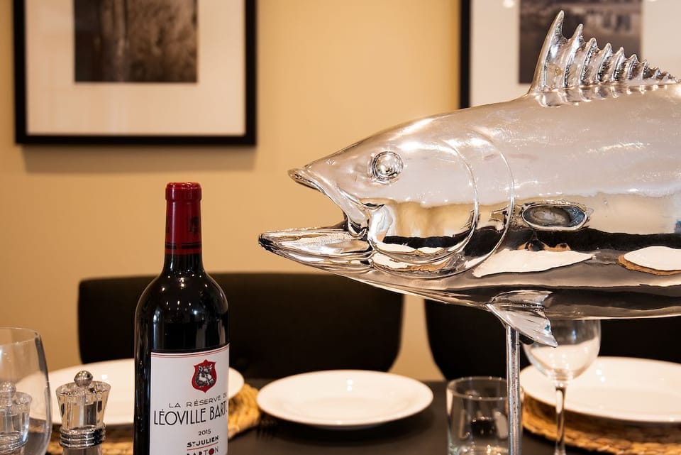 The Gingan - dining table close up