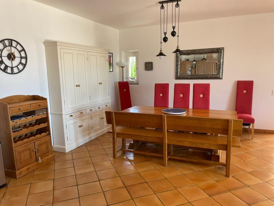 Indoor eating area