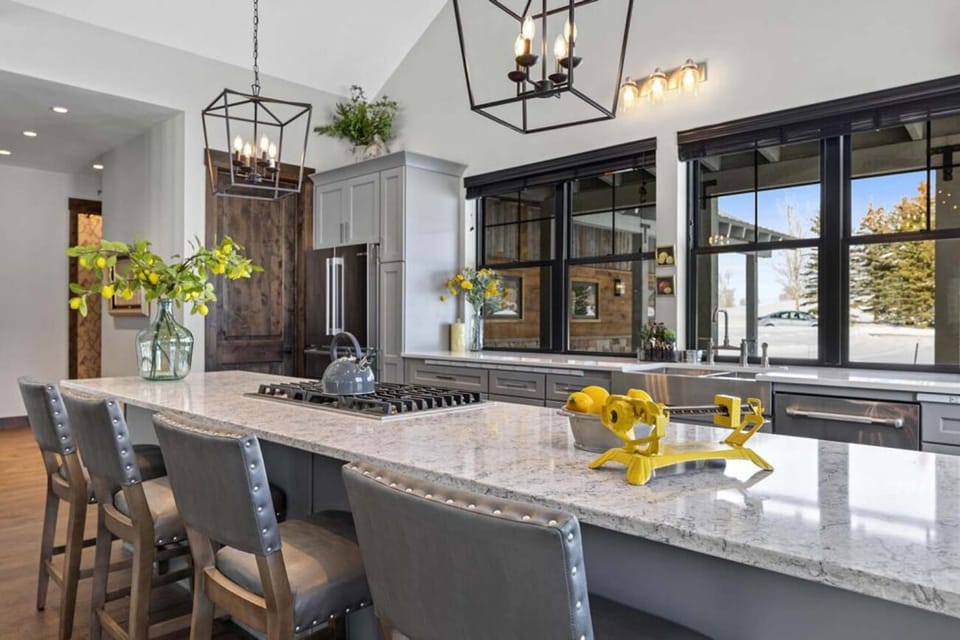 Gather around the oversized island for effortless gourmet cooking.