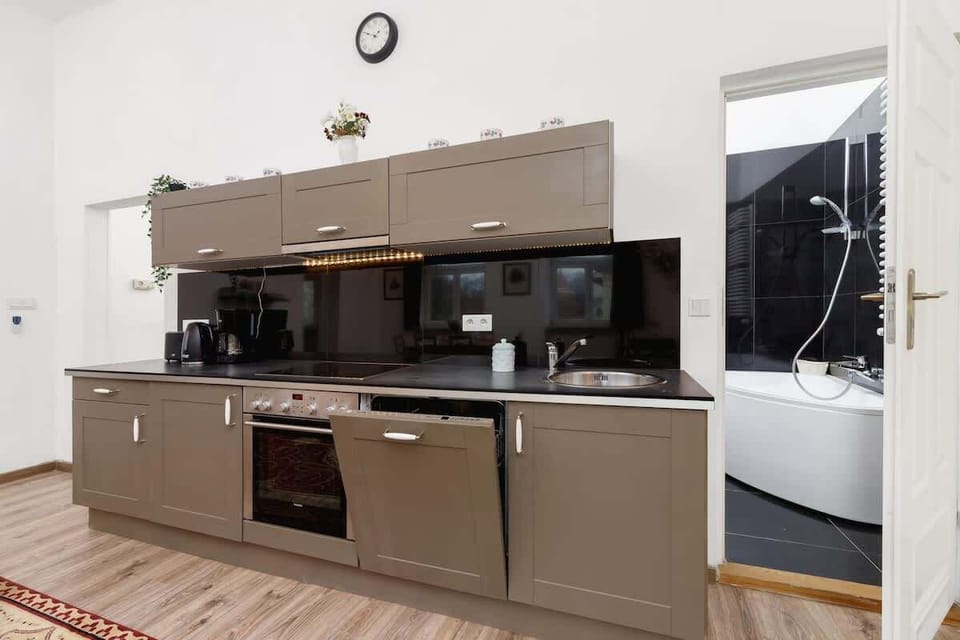 Modern, fully equipped kitchenette. 
