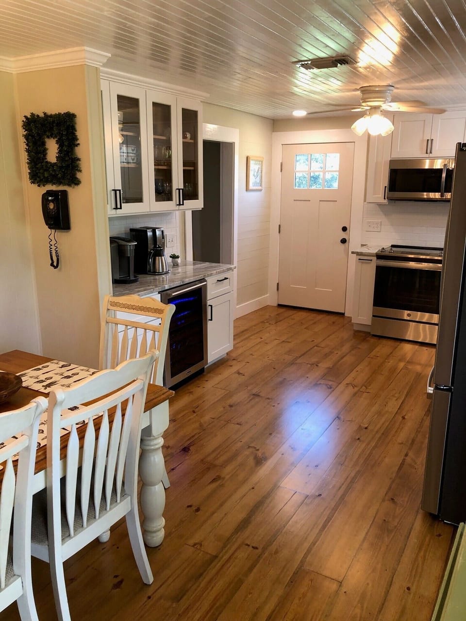 Dining/kitchen