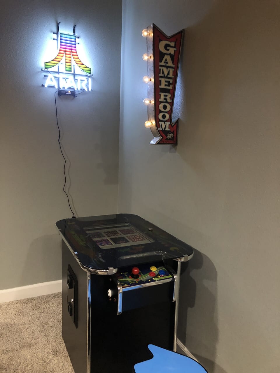 Arcade works with quarters play all the old 80’s favorites 